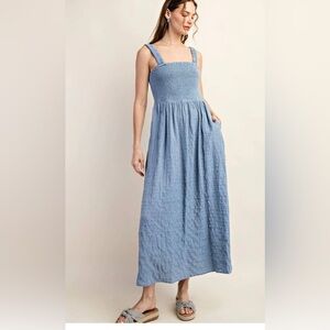 NWT Kori Beach Photo ChambrayCrinkled Smocked Midi Dress.